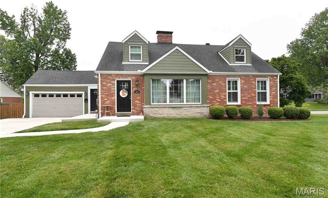 342 Greenleaf Dr - Photo 2 of 40