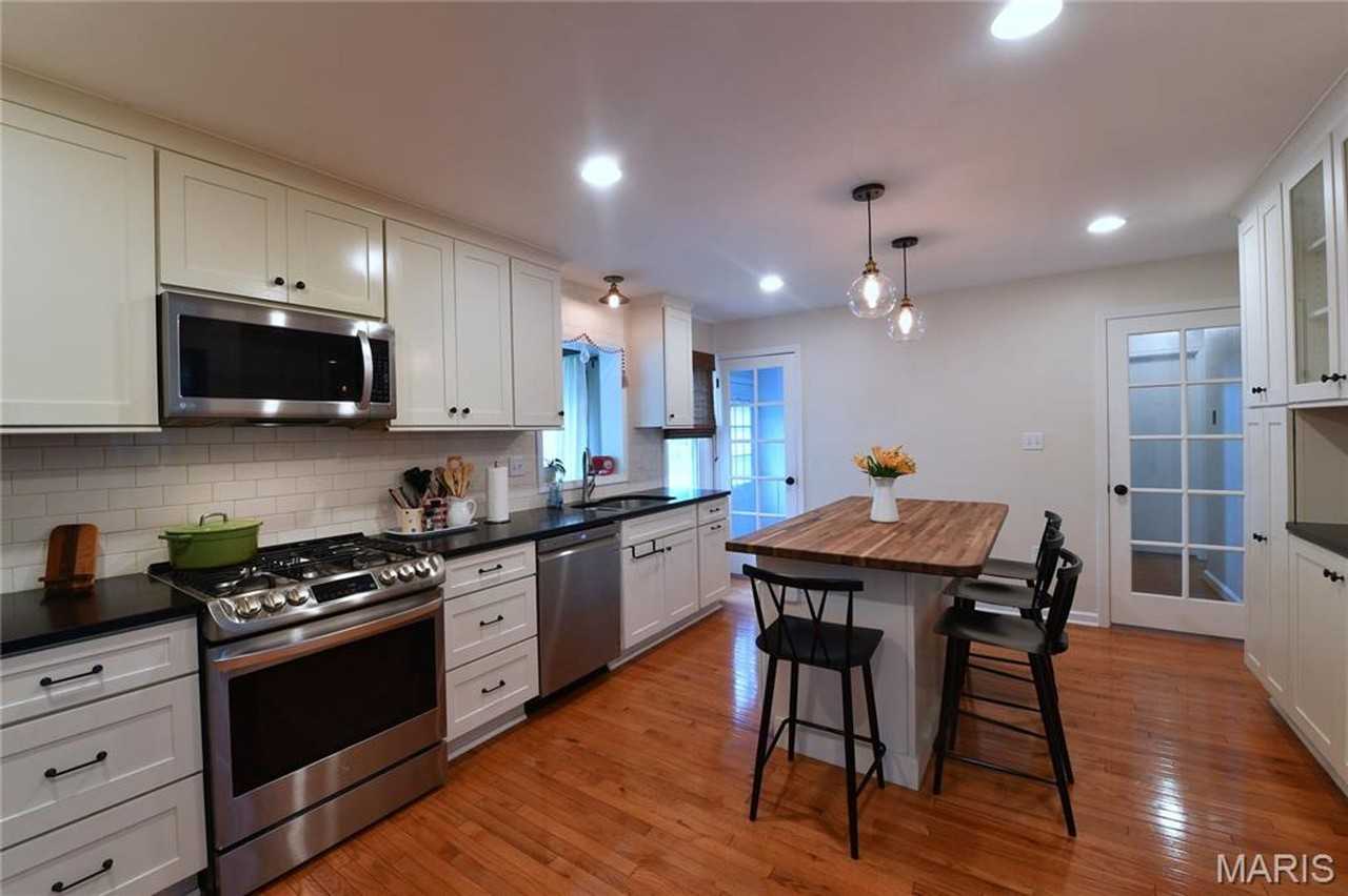 342 Greenleaf Dr - Photo 4 of 40