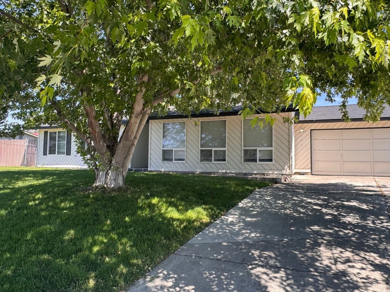 5303 N Sky Vista Ave - Photo 3 of 25