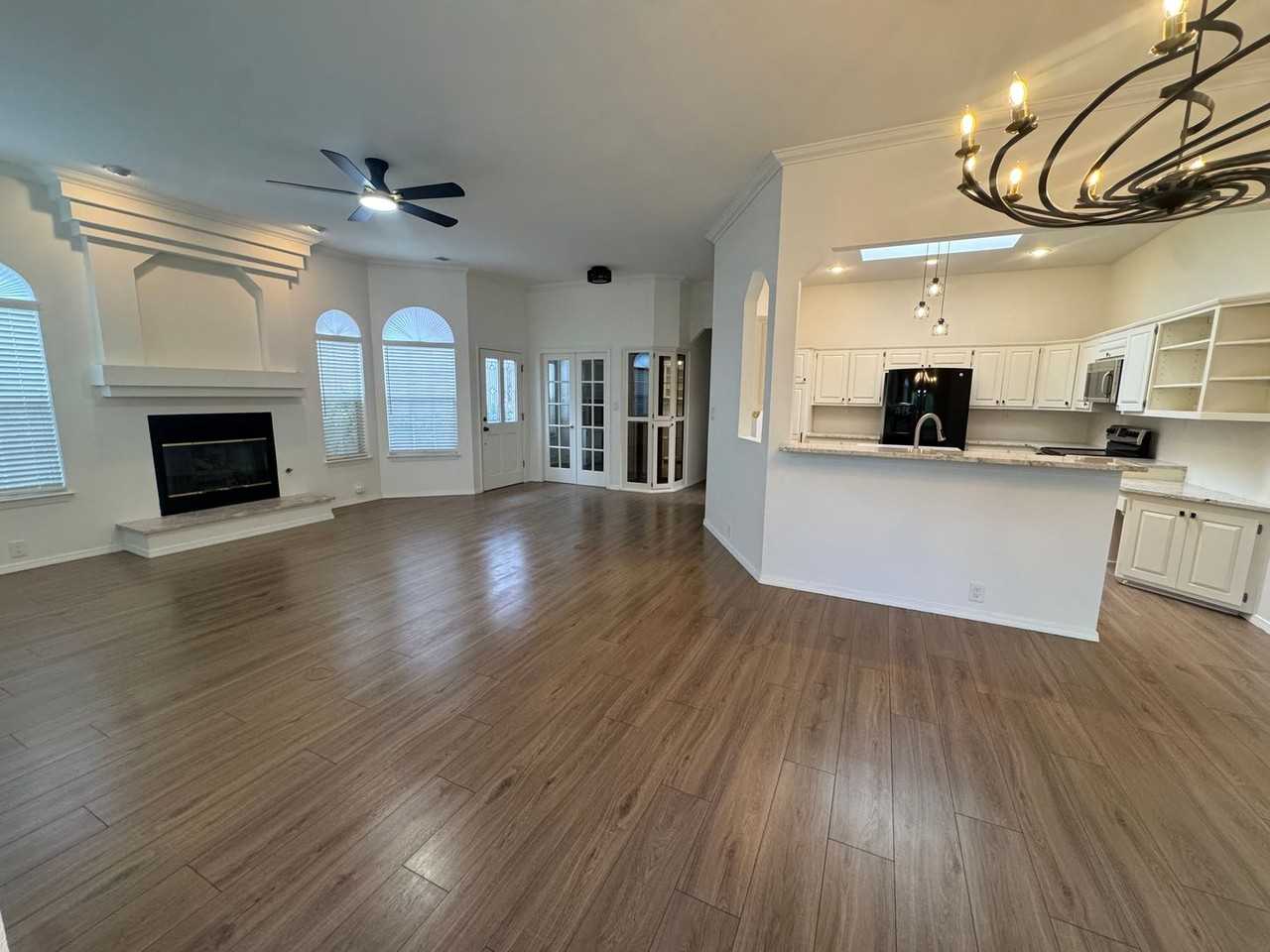 9301 Ironshore Ne - Photo 3 of 21
