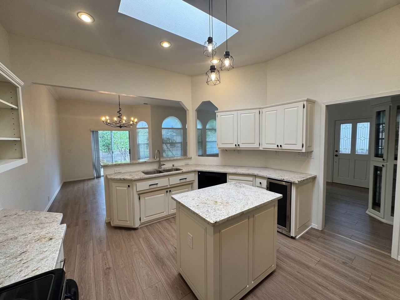 9301 Ironshore Ne - Photo 4 of 21