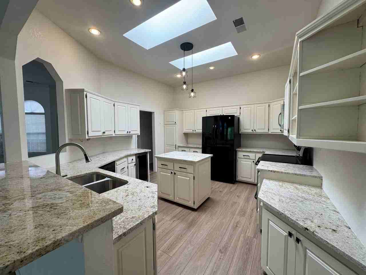 9301 Ironshore Ne - Photo 6 of 21