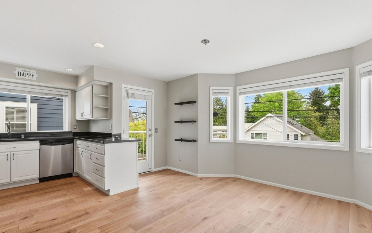 2116 California Ave Sw - Photo 3 of 11
