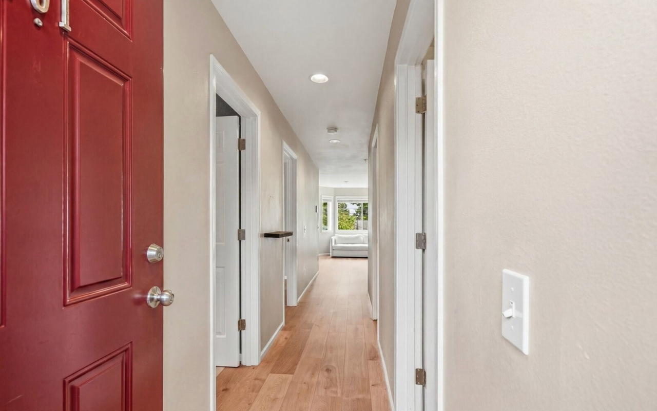 2116 California Ave Sw - Photo 4 of 11