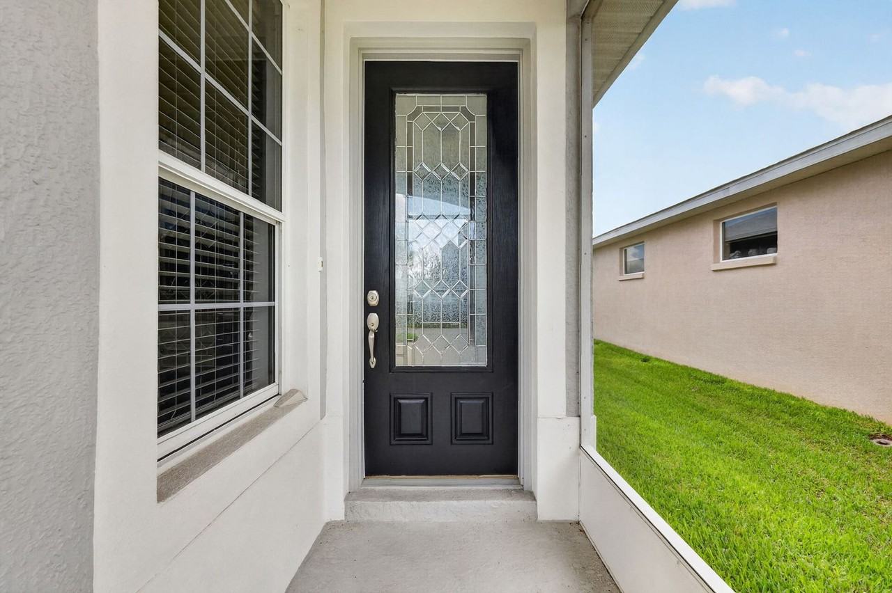 27150 Nostalgia Dr - Photo 4 of 30