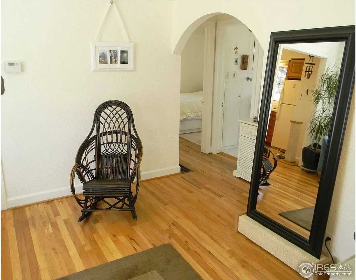 1438 W Oak St - Photo 3 of 11