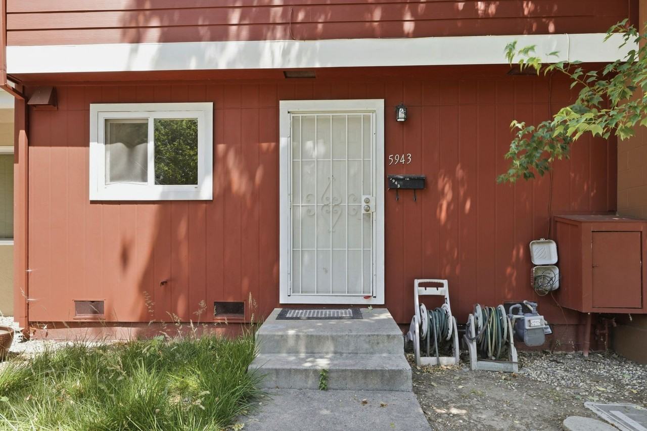 5943 Mack Rd - Photo 5 of 37