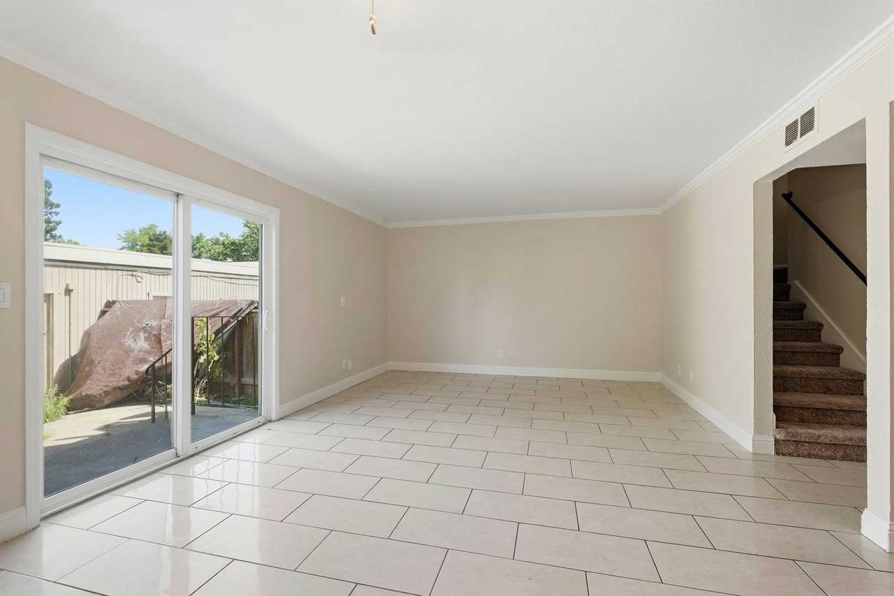 5943 Mack Rd - Photo 6 of 37