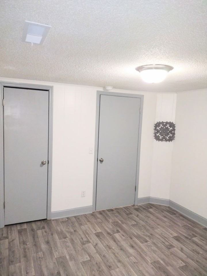 103 W Moore St - Photo 4 of 20