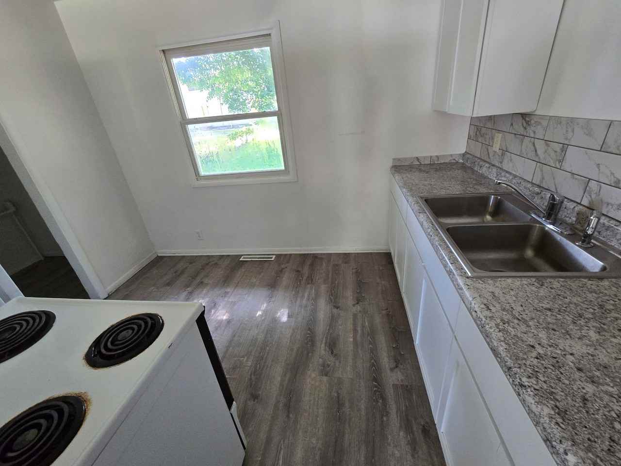 224 Se Lime St - Photo 4 of 9