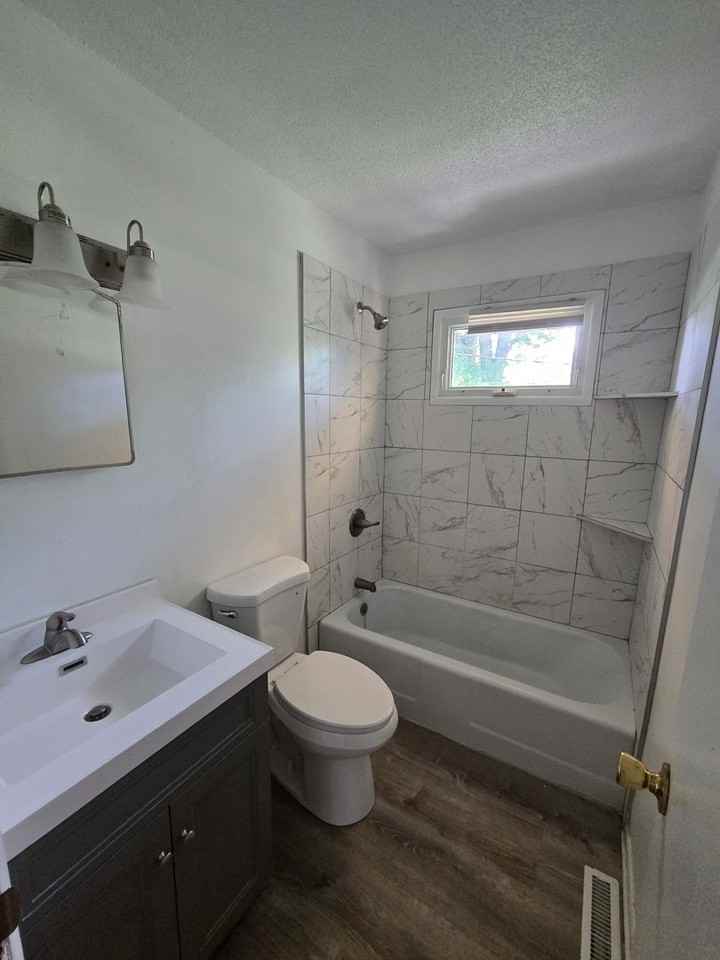 224 Se Lime St - Photo 6 of 9
