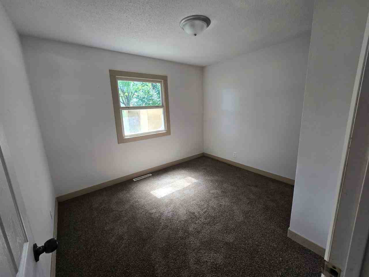224 Se Lime St - Photo 7 of 9