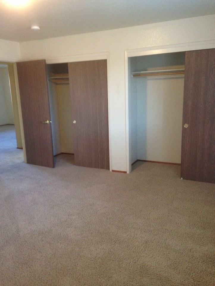 990 Prospect Ave - Photo 2 of 5