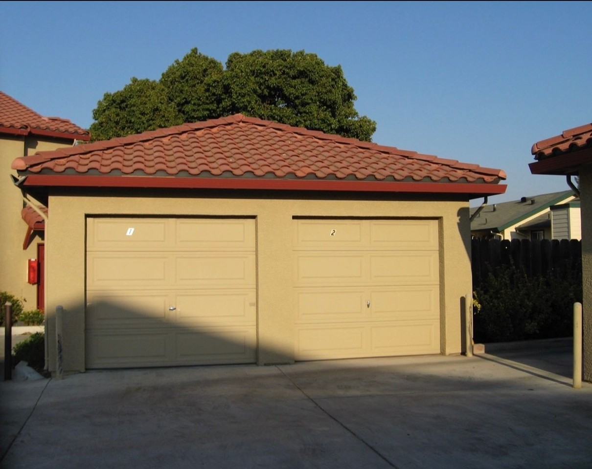 990 Prospect Ave - Photo 4 of 5
