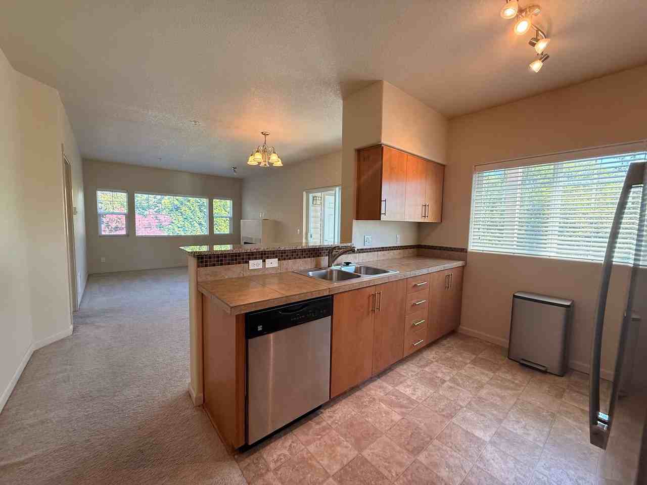 10834 Ne Holly St - Photo 5 of 24