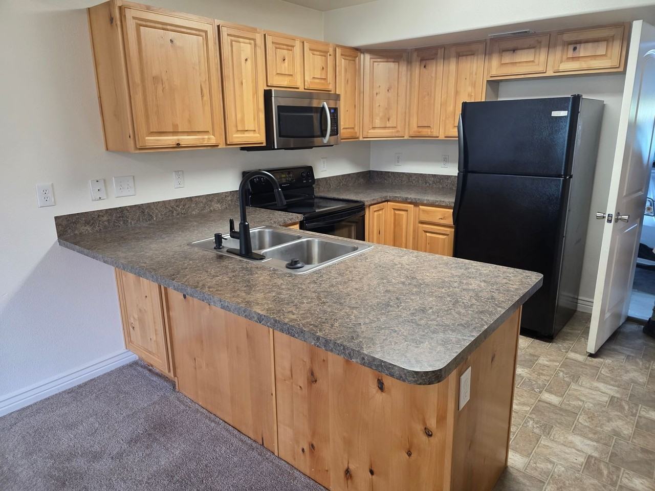 482 E 475 N - Photo 2 of 13