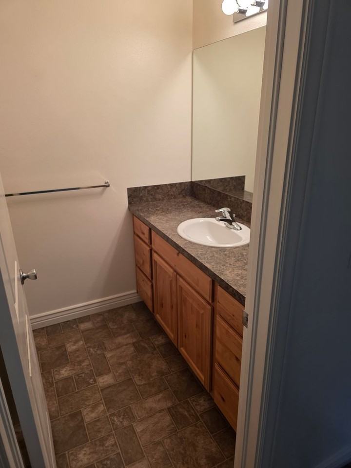 482 E 475 N - Photo 7 of 13