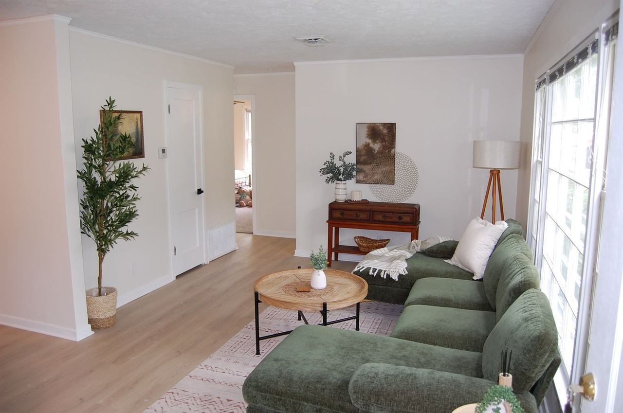 368 S 47th St - Photo 2 of 18