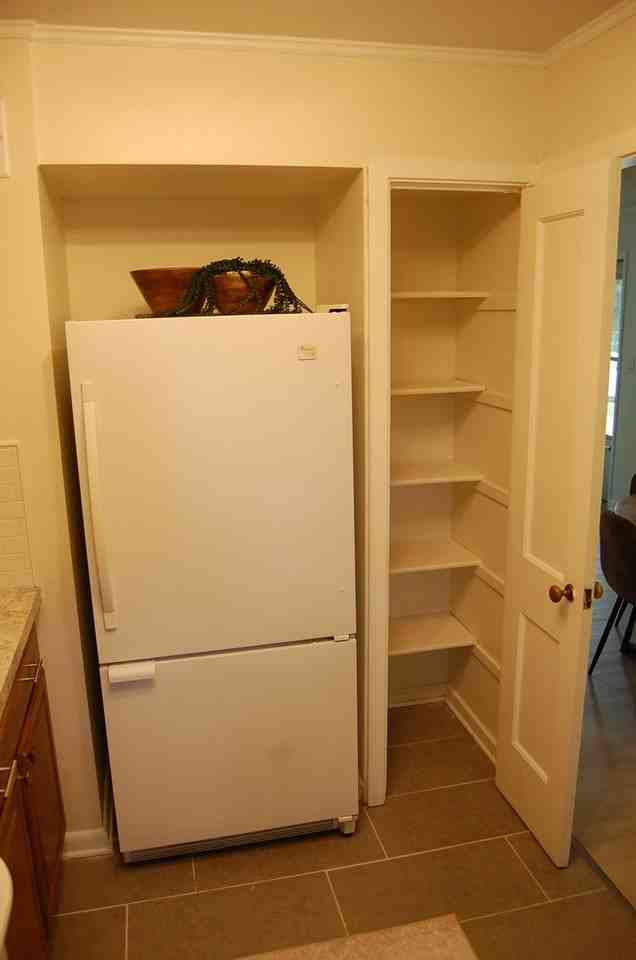 368 S 47th St - Photo 6 of 18