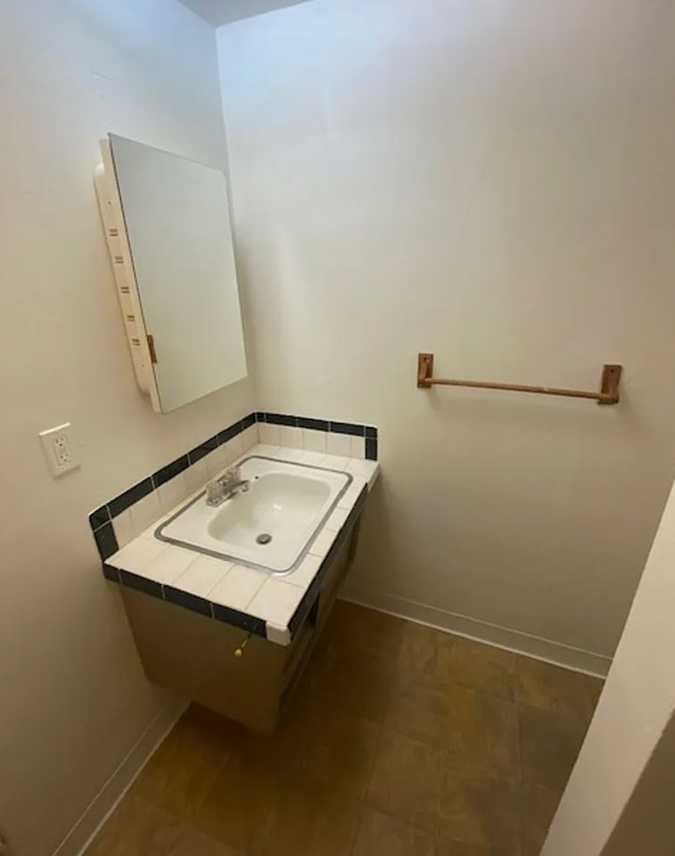 Club Apartments - Photo 7 of 16