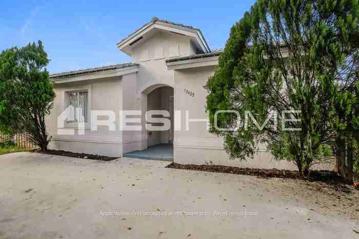 13423 Sw 256th St - Photo 2 of 19
