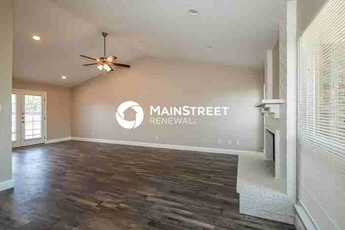 528 Olympus St - Photo 2 of 16