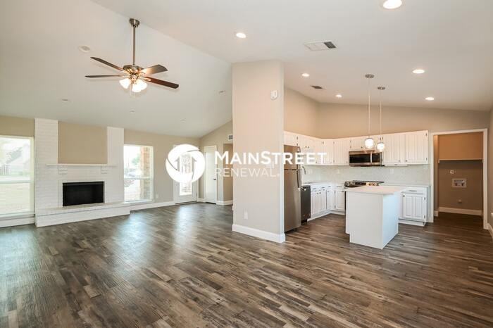 528 Olympus St - Photo 3 of 16