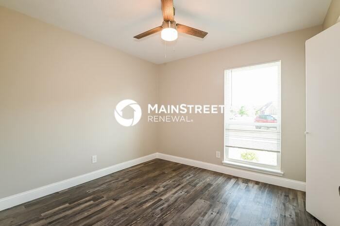 528 Olympus St - Photo 5 of 16