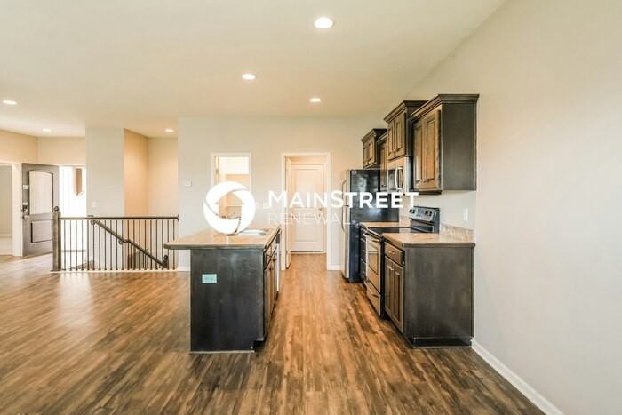 203 Ne Katie Ct - Photo 5 of 17