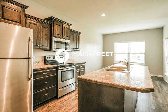 203 Ne Katie Ct - Photo 6 of 17