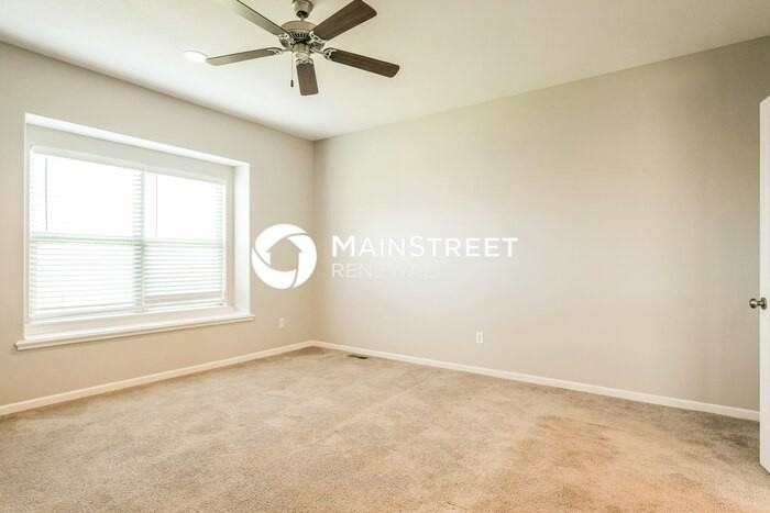 203 Ne Katie Ct - Photo 7 of 17