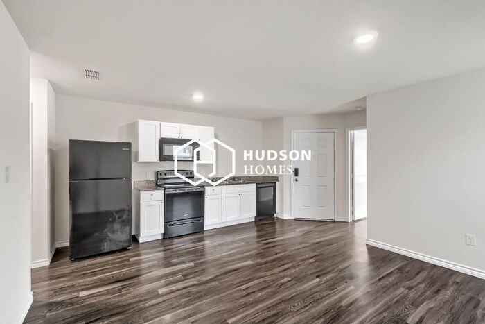 1368 Locust St - Photo 5 of 14