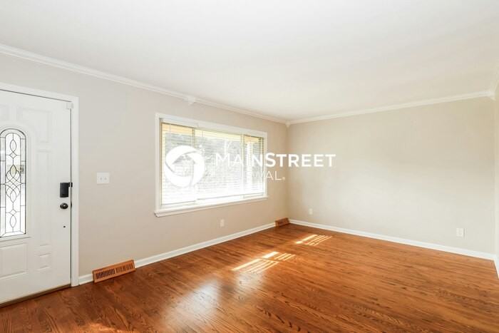 7608 Greenfield Ave - Photo 4 of 23