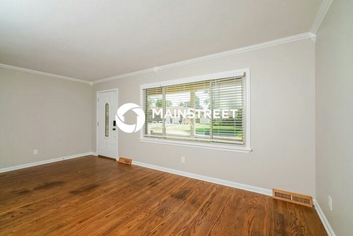 7608 Greenfield Ave - Photo 5 of 23