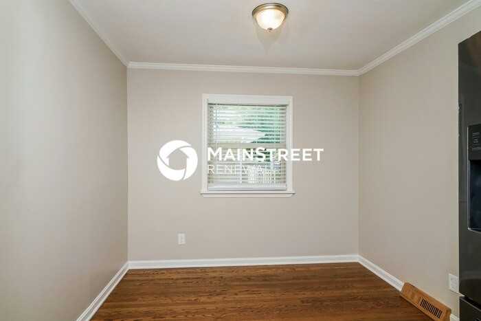7608 Greenfield Ave - Photo 7 of 23
