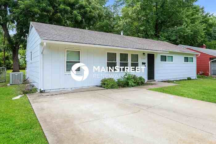 10903 Bennington Ave - Photo 2 of 16