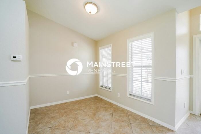 2221 Ne 3rd St - Photo 5 of 16