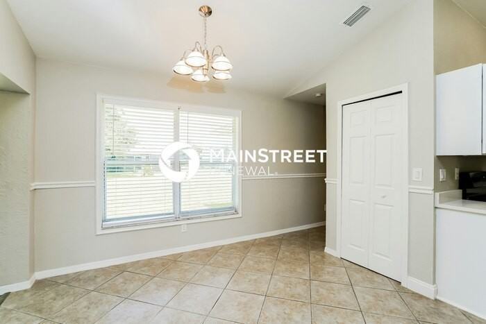 2221 Ne 3rd St - Photo 6 of 16