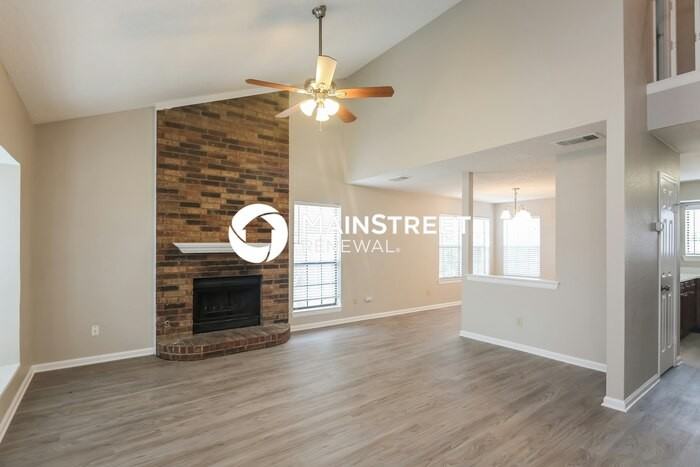 5421 Carriage Ct - Photo 4 of 17