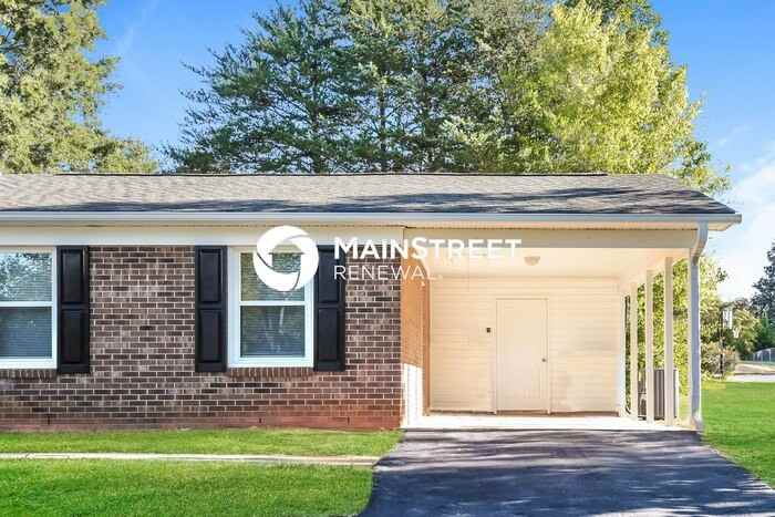 310 Rolling Hills Ln - Photo 3 of 16