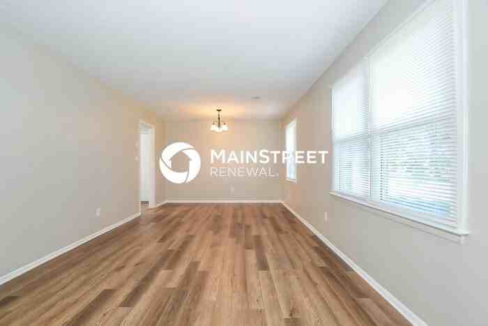 310 Rolling Hills Ln - Photo 4 of 16