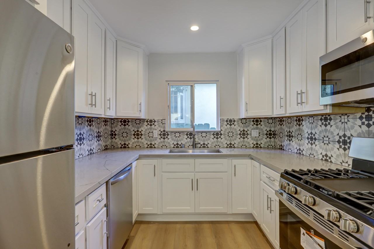 644 Pier Ave #1 - Photo 7 of 15