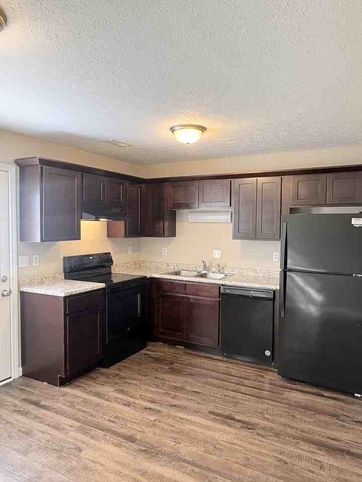 121 Hillridge Ct #C - Photo 3 of 14