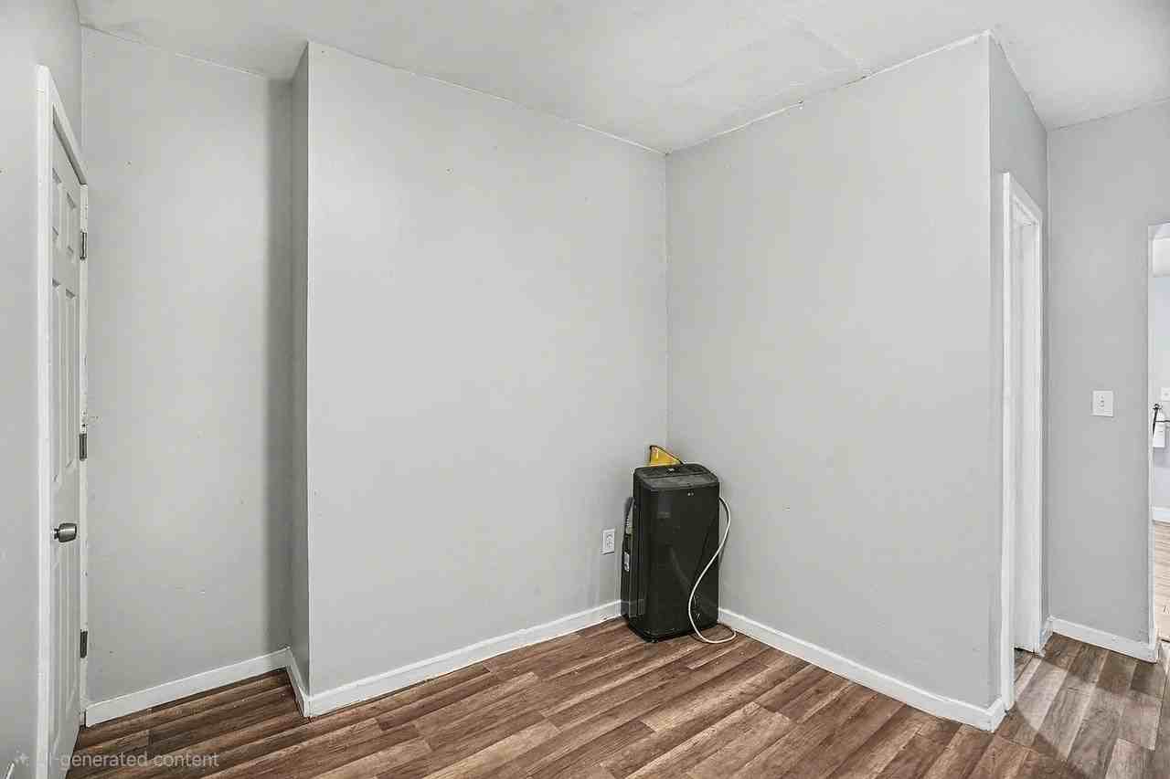 126 W Elm St #NA - Photo 7 of 16
