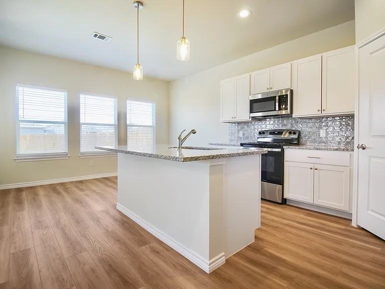 515 Whirlaway Dr #B - Photo 3 of 30