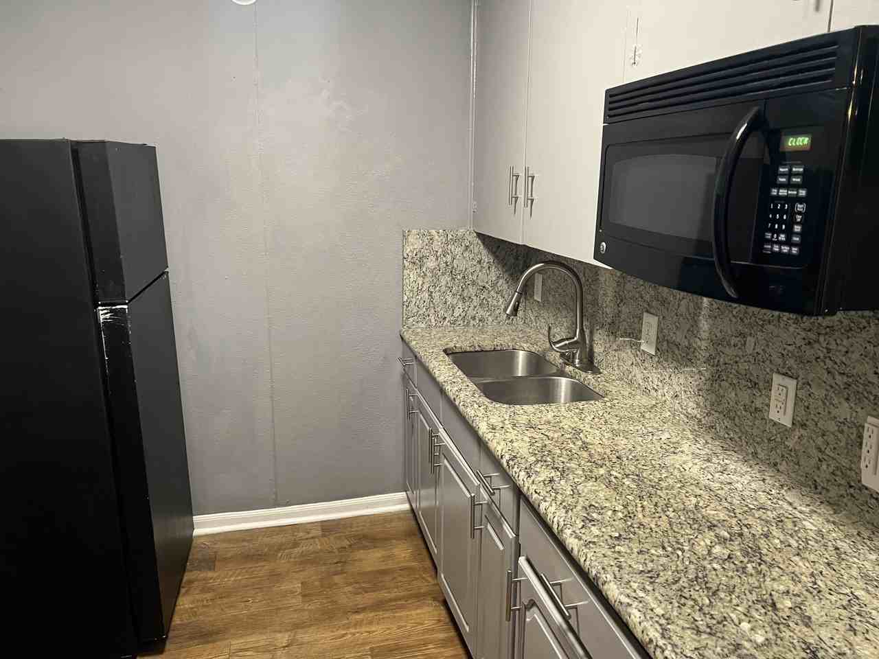 424 E Worth St #A - Photo 5 of 10