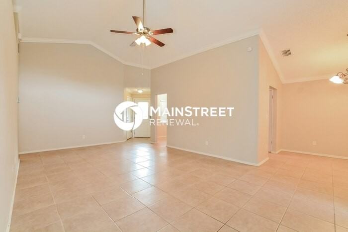 326 Oceanside Ct - Photo 3 of 16