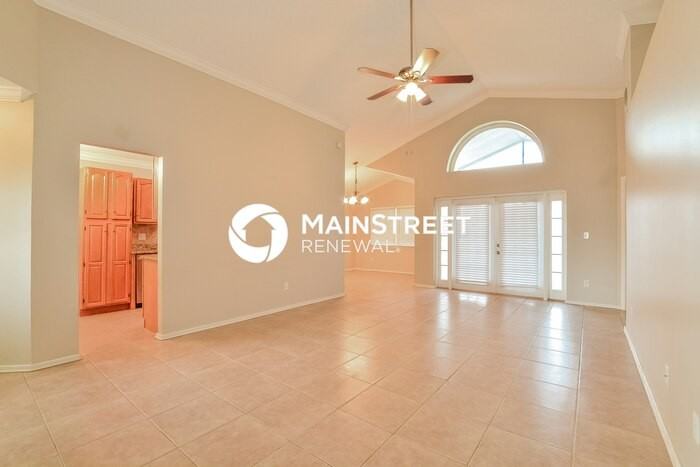 326 Oceanside Ct - Photo 4 of 16