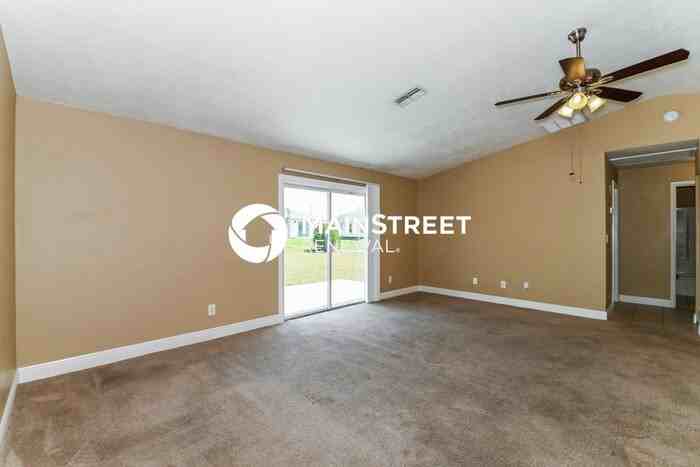 3055 Nw 3rd Pl - Photo 5 of 16