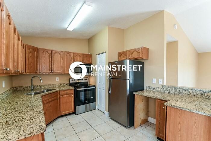 3055 Nw 3rd Pl - Photo 7 of 16